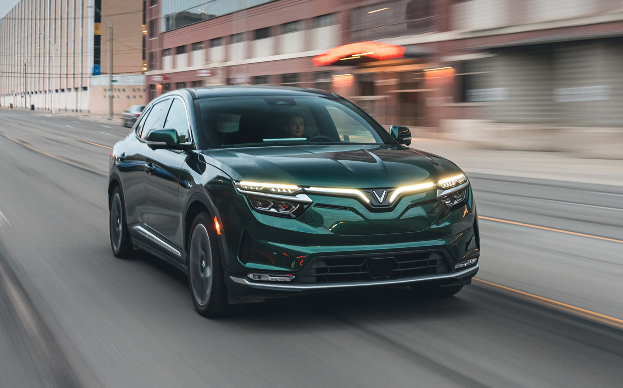 mua vinfast vf8 trả góp