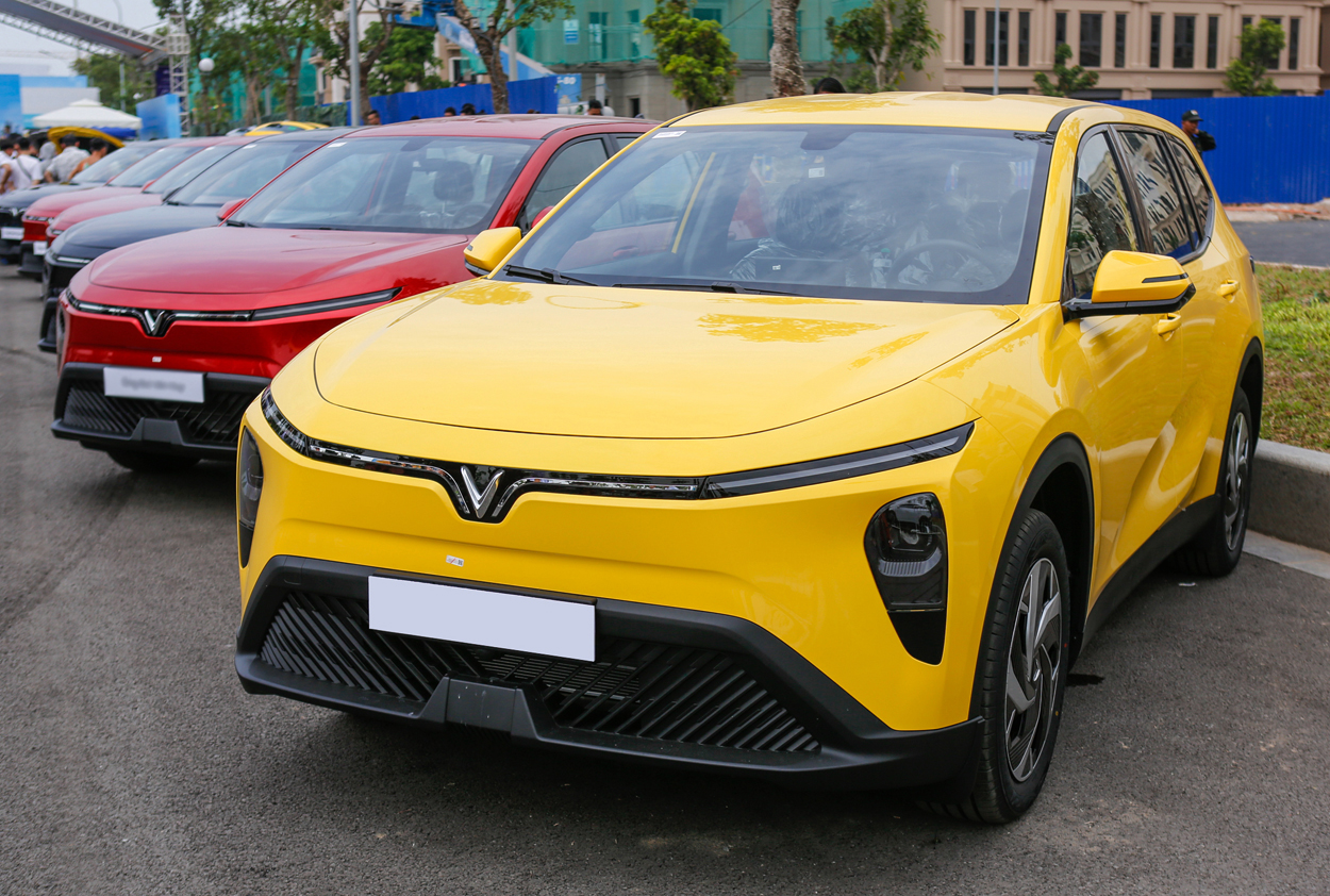 vinfast limo green trả góp giá rẻ